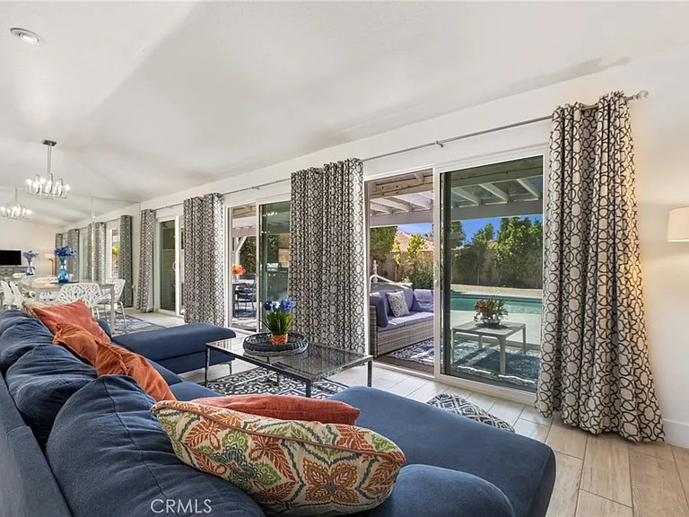 1479 E Francis Dr — Photo 4