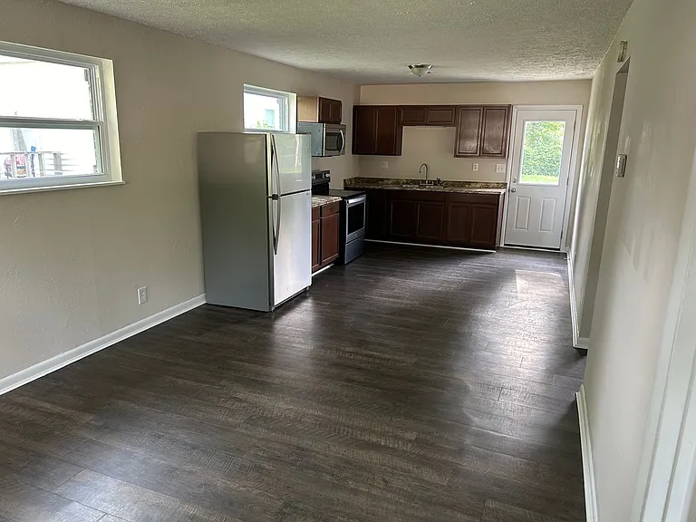 1220 Lincoln St — Photo 9