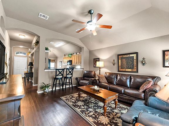 5th image of 135 Brookside Dr