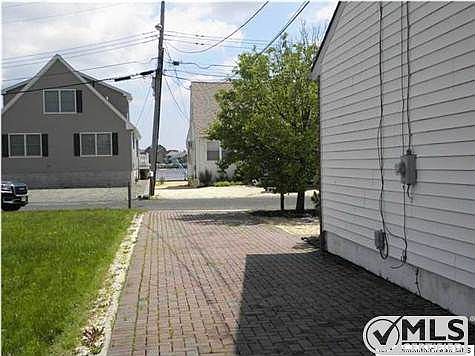 2nd image of 3265 Windsor Ave