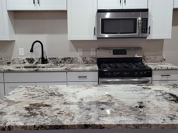 3rd image of 7914 W Clarendon Ave