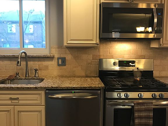 3rd image of 17 Hickory Ct