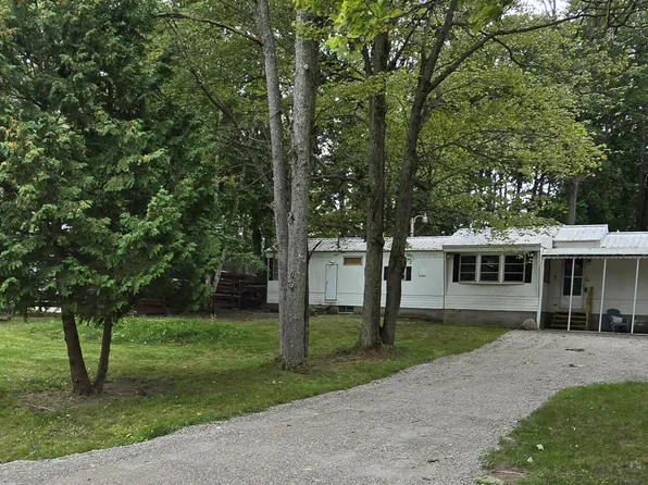 707 Warner Ct, Houghton Lake, MI 48629