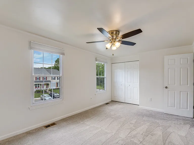 1806 Glendale Ln — Photo 27