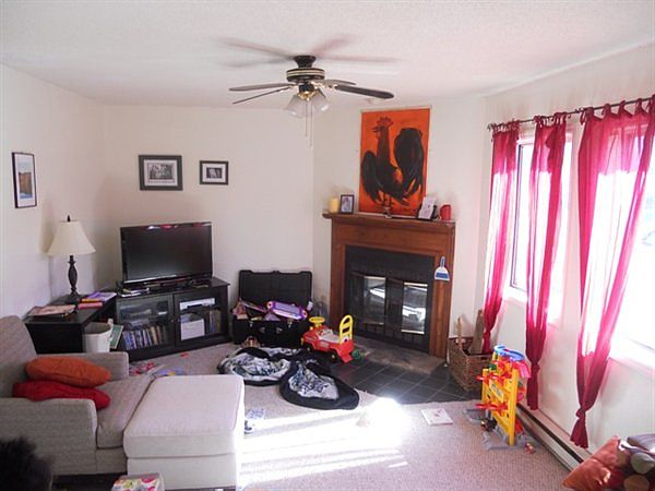 2nd image of 220 Creekside Ln