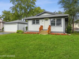 305 E Oak St, Lake In The Hills, IL 60156