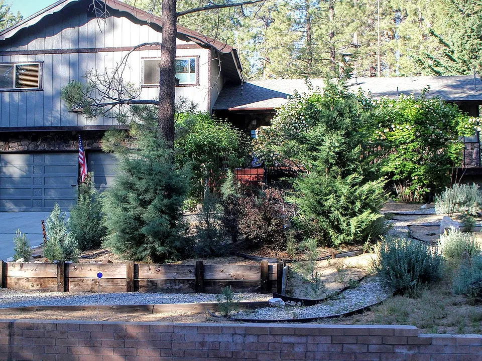 383 Catalina Rd