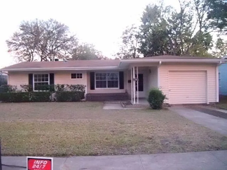 11746 Strand St — Photo 10