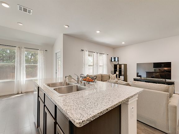 5th image of 1202 Trevino Rd