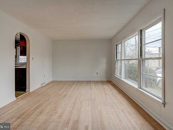 5th image of 451 Blanchard St