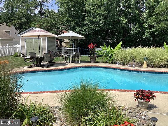 4th image of 706 Willow Tree Dr