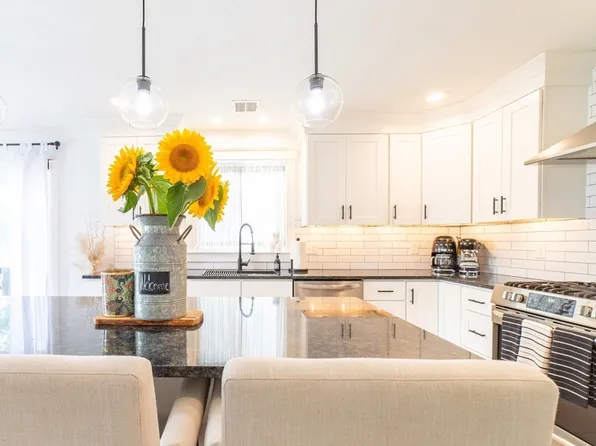 29 Phyllis Rd, Taunton, MA 02780