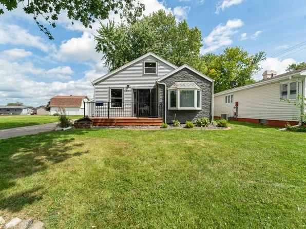 811 13th St, Nevada, IA 50201