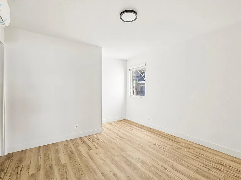 The Crest |NEWLY Renovated Studios, Lofts, 1, 2 & 3 Bedroom Homes Near the Beach — Photo 85