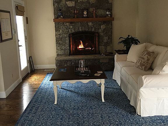 Sitting area/Wood Fireplace