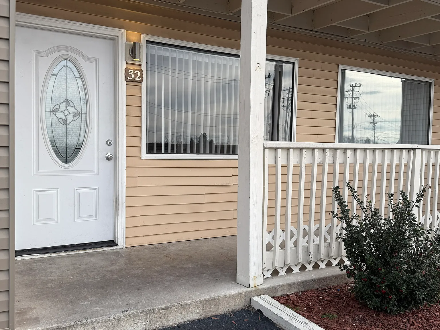 2 bed, 900 sqft, $975 — Photo 1