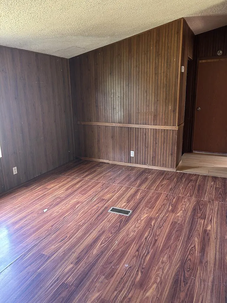 3 bed, 1152 sqft, $1,300 — Photo 2