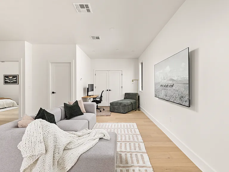 S 1st St — Photo 17