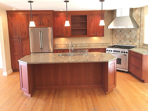 3rd image of 3601 Fleetwood Dr