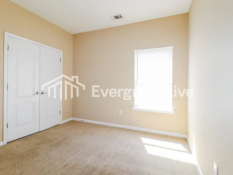 1798 Bradford Ln — Photo 12
