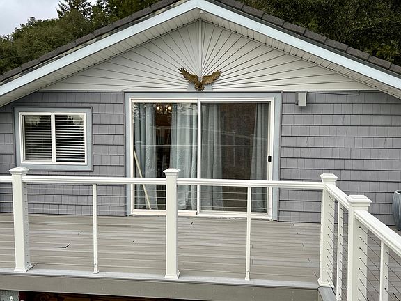 Side view of upper deck