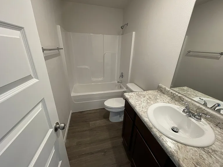 1742 Loveland St — Photo 5