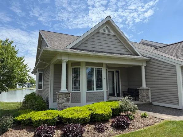 1687 High Pointe Dr #10, Zeeland, MI 49464