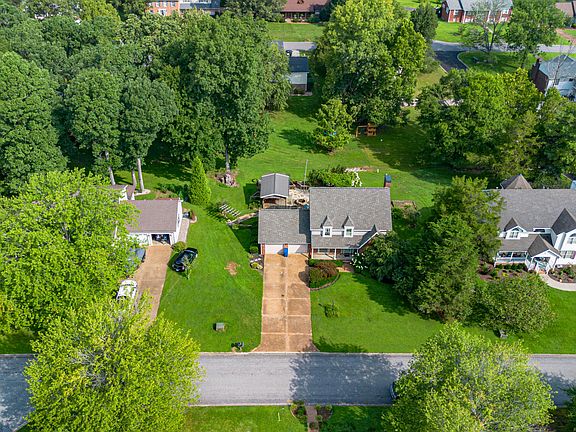 4th image of 323 Meadowaire Dr