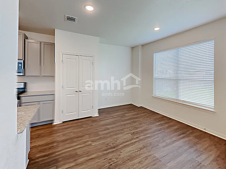2706 Brogan Crk — Photo 4