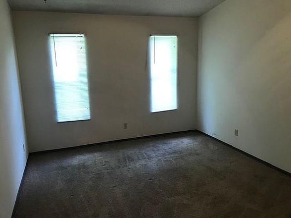 3rd image of 927 Turtle Creek Dr