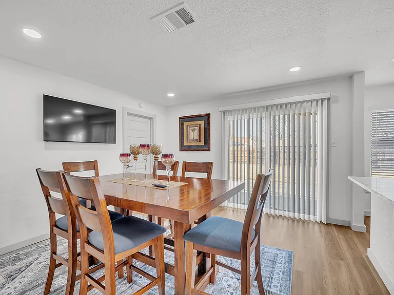 2204 Delwin Cir — Photo 13