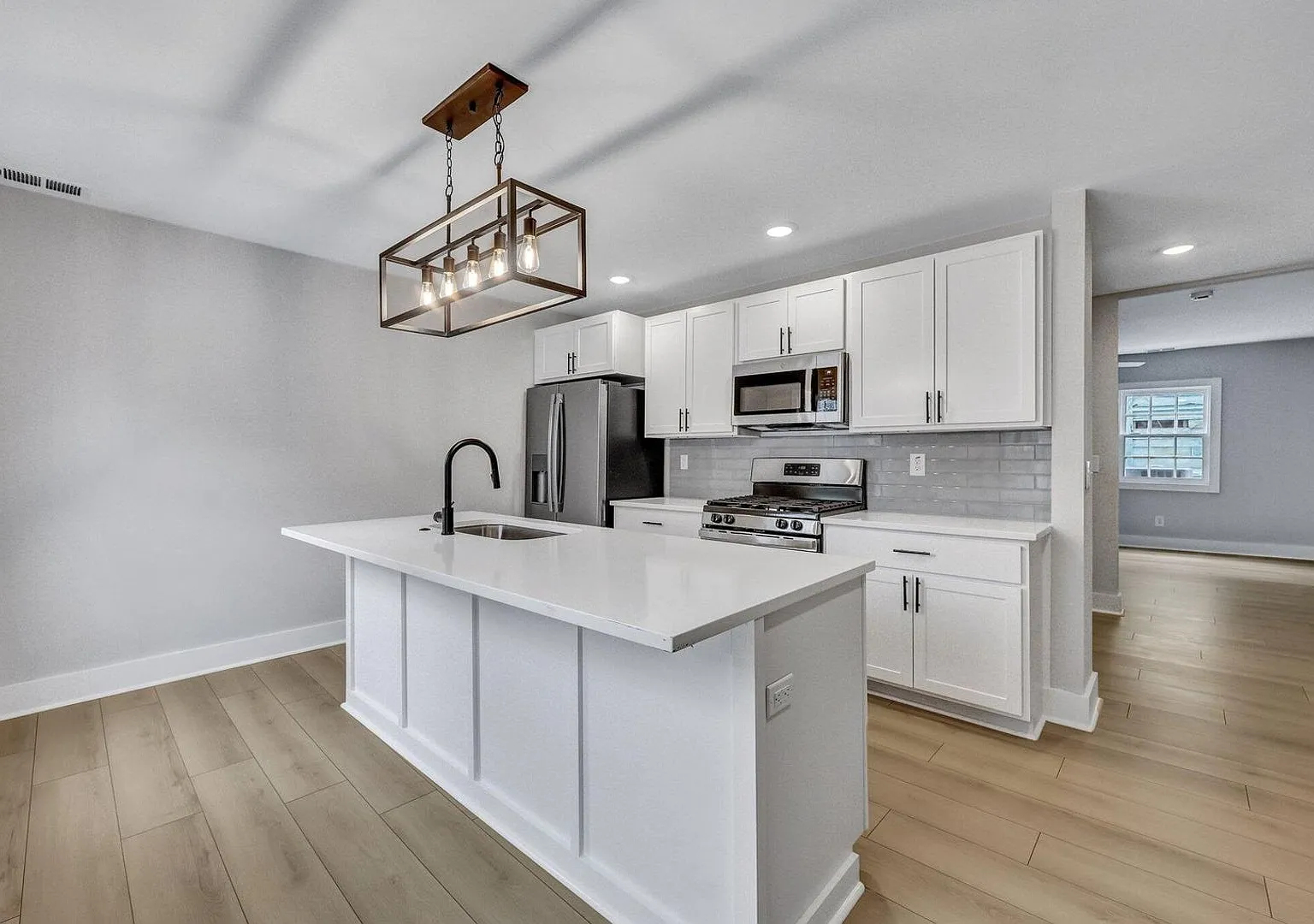 90 Hanover Street — Photo 2