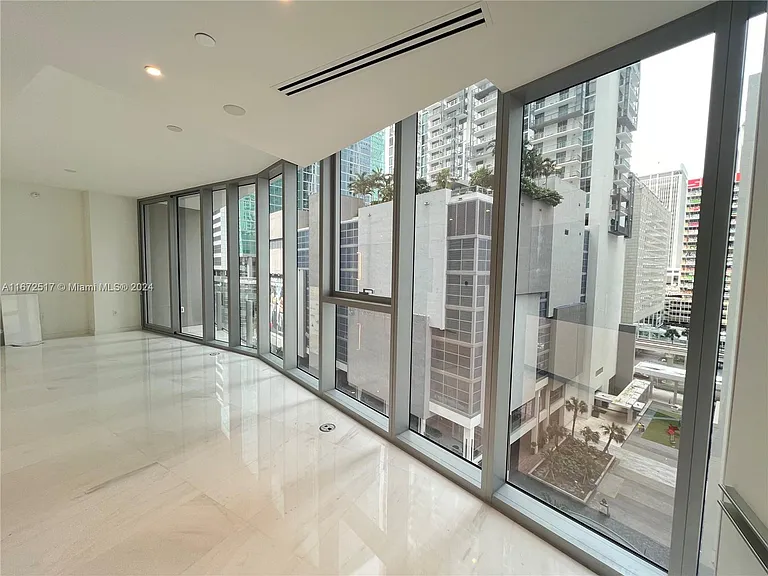 300 S Biscayne Blvd #806E — Photo 19