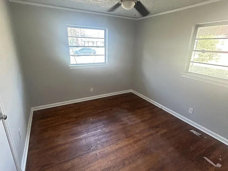 1388 Adrian Ln — Photo 5