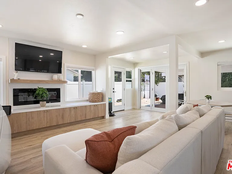 12831 Red Hill Ave — Photo 19
