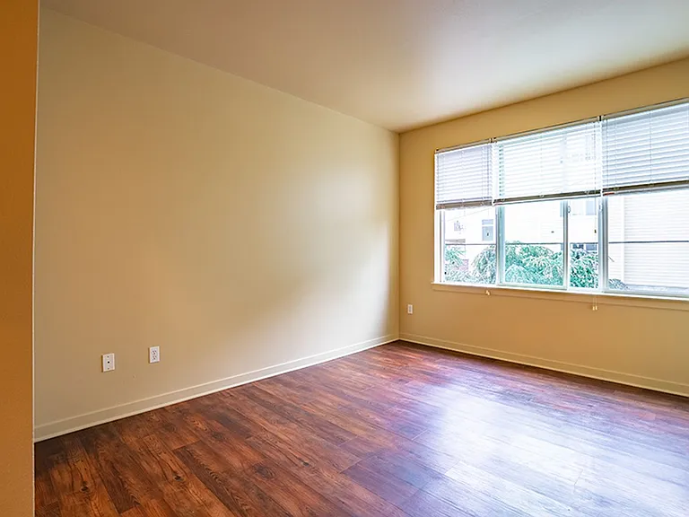Saxe Apartments — Photo 74