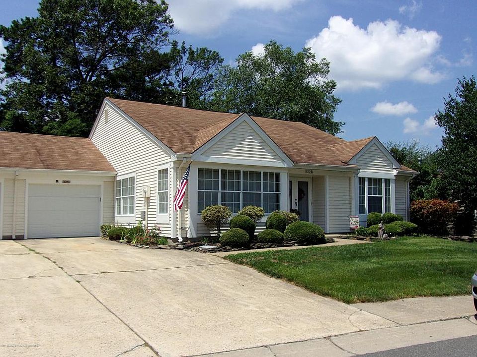 1st image of 1052B Buckingham Dr