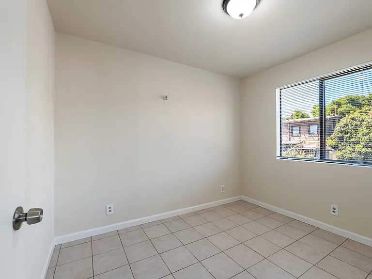 1729 E 15th St #4 — Photo 7