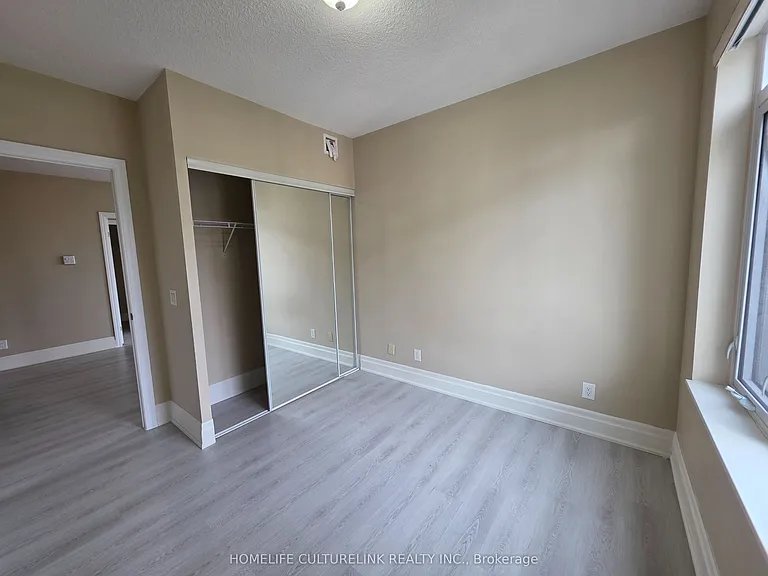 131 Upper Duke Cres #804 — Photo 15