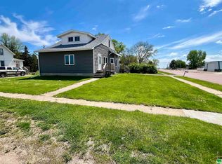 402 N Pinckney St, Elk Point, SD 57025