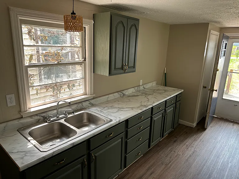 49 Granite St — Photo 1