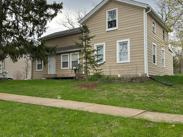 608 Brown St, Woodstock, IL 60098