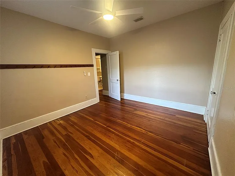 1900 E Jefferson St — Photo 15