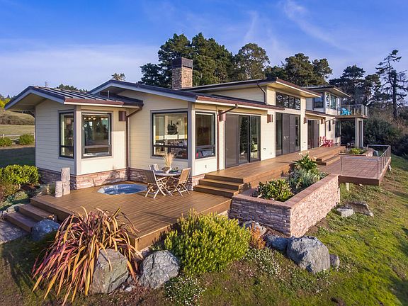 5th image of 45250 Mar Vista Dr