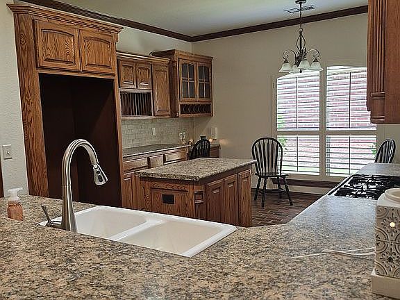 Eat in kitchen 