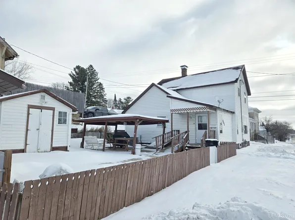 205 Iron Mountain St, Iron Mountain, MI 49801