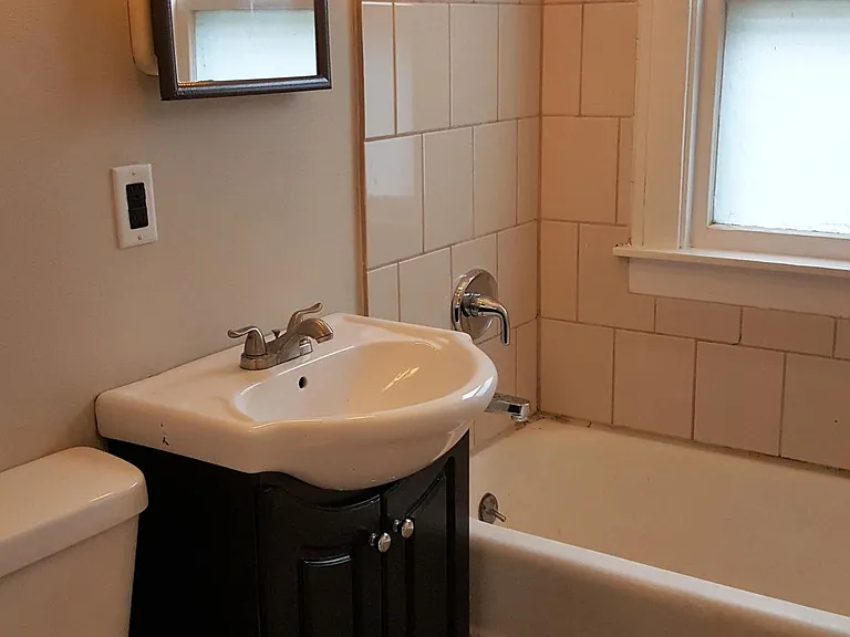 902 Magnolia Ave — Photo 5