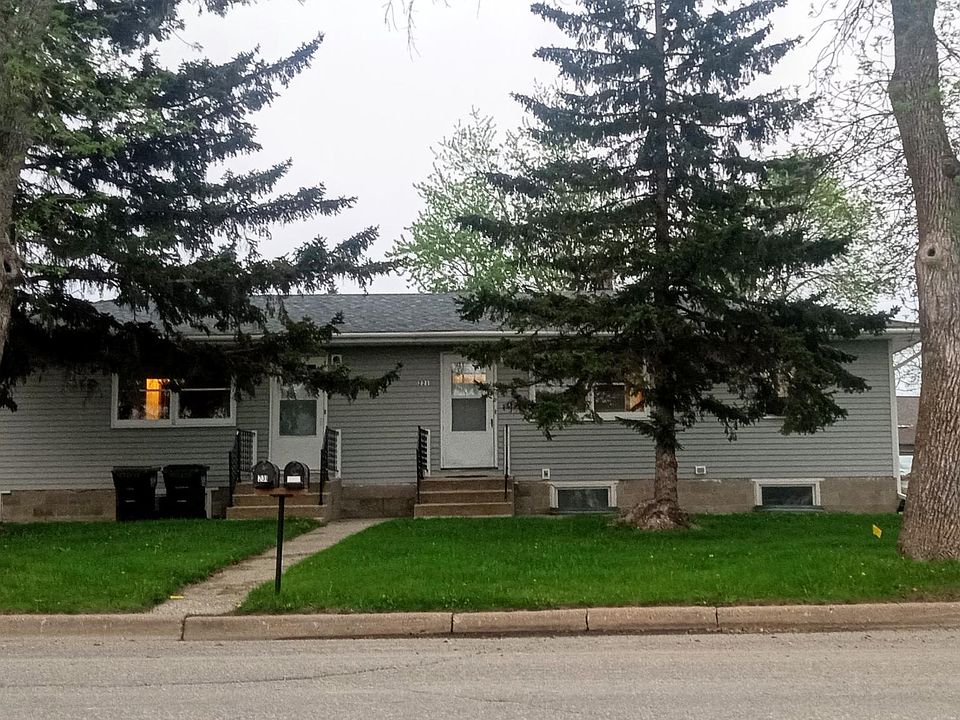 1st image of 221 Saturn St N #221