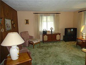 2nd image of 40 Liston St