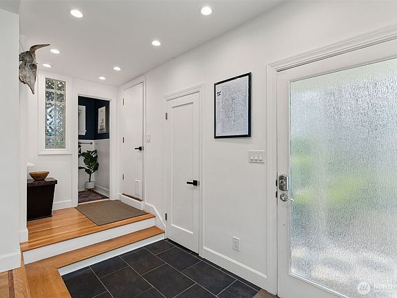 4th image of 177 NE Fair Oaks Terrace